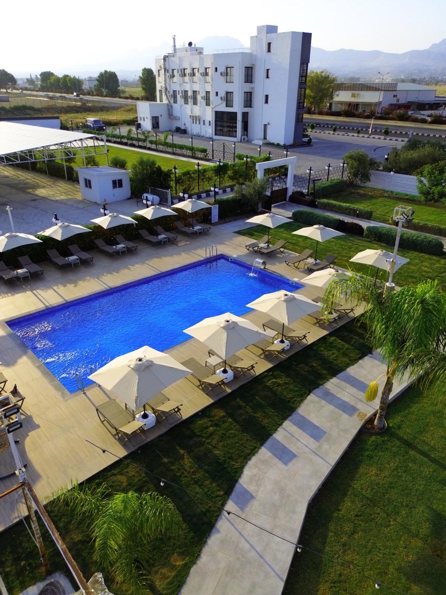 Cezar'S Airport Hotel Никосия Экстерьер фото
